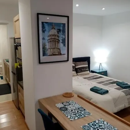 Studio Au Pied Des Remparts+parking Prive *